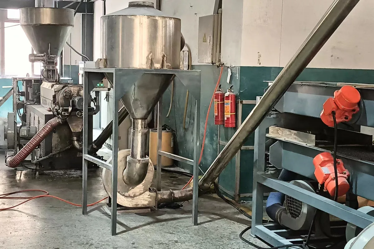 Vinyl pelletizing and conveying line at the woven vinyl production base in Zhejiang